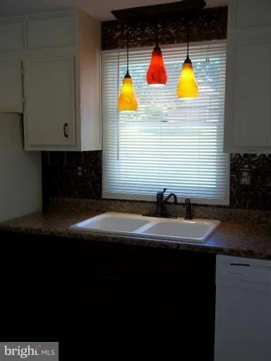 Photo of 27 E STREET E