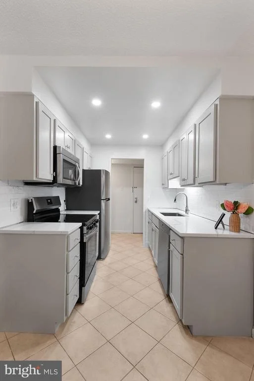 Photo of Unit 602B at 11600 STONEVIEW SQUARE