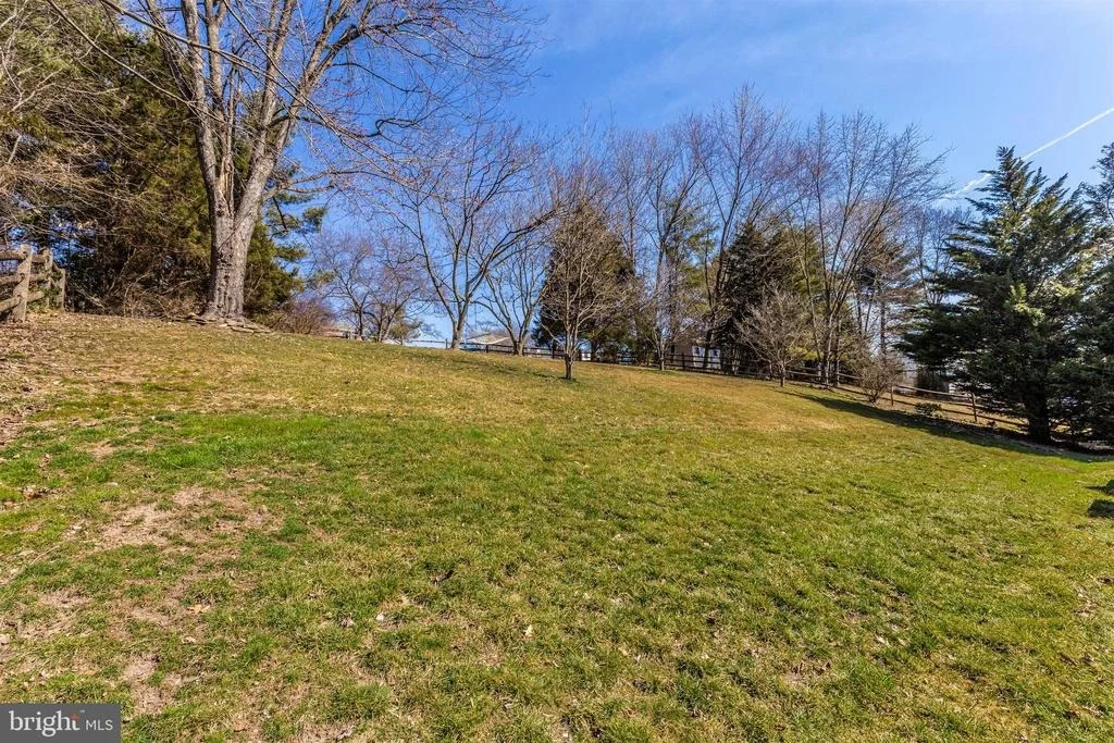 Photo of 10940 MIDDLEBORO DRIVE