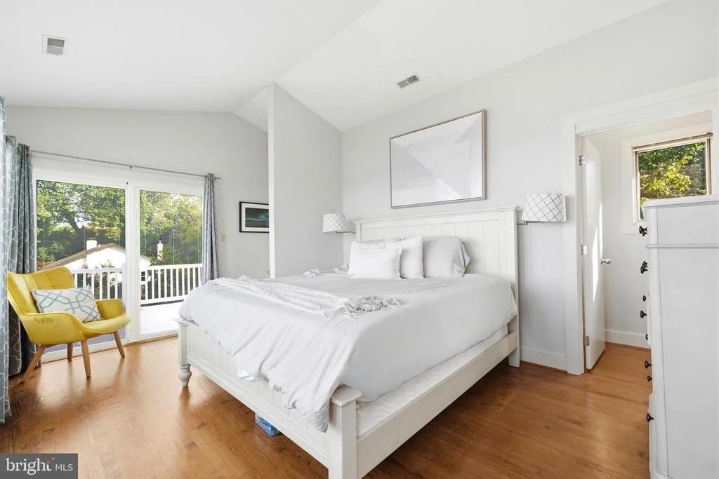Photo of 5424 BEACH DRIVE