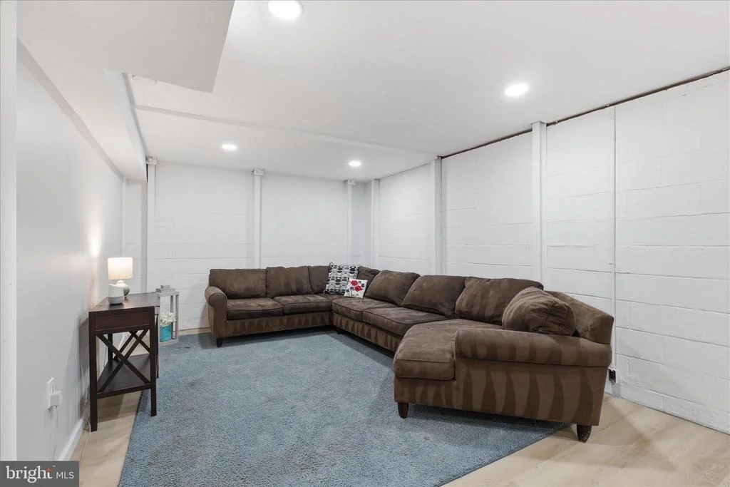 Photo of 8604 RIVERSIDE ROAD