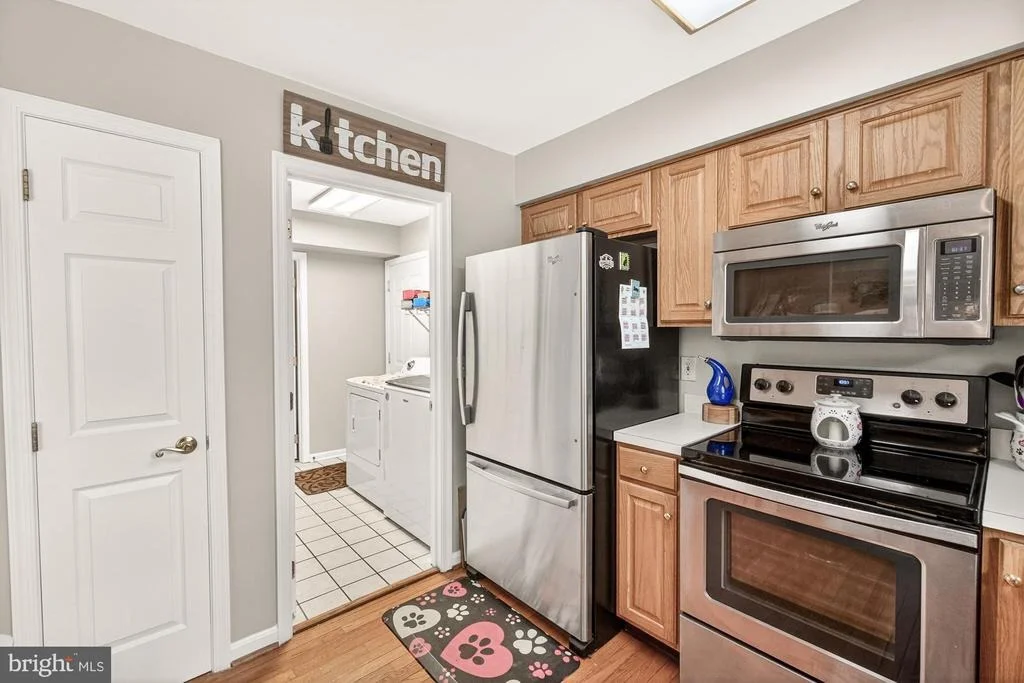 Photo of 2094 E GREENLEAF DRIVE