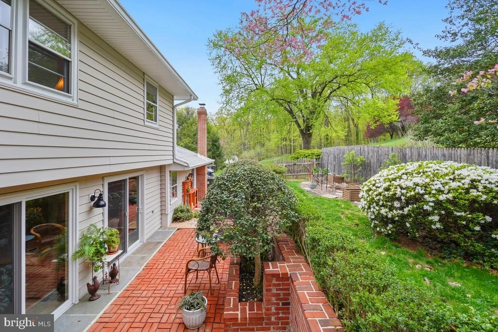 Photo of 7516 OAKMONT DRIVE