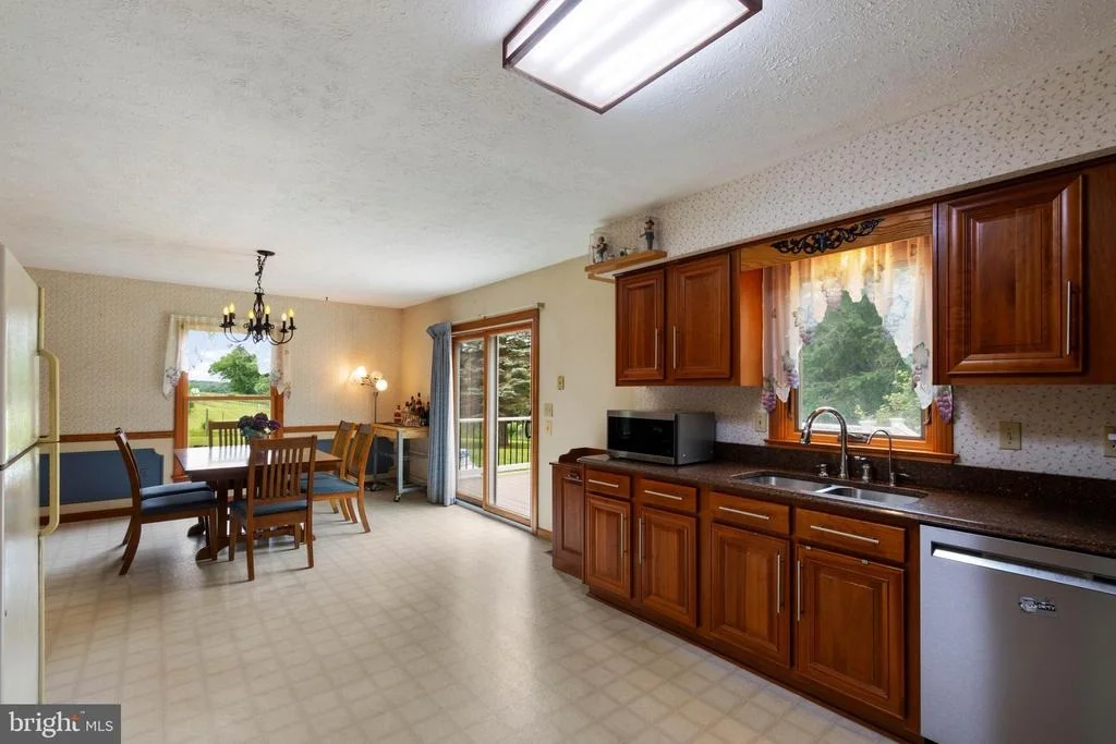 Photo of 2380 MOREAU DRIVE