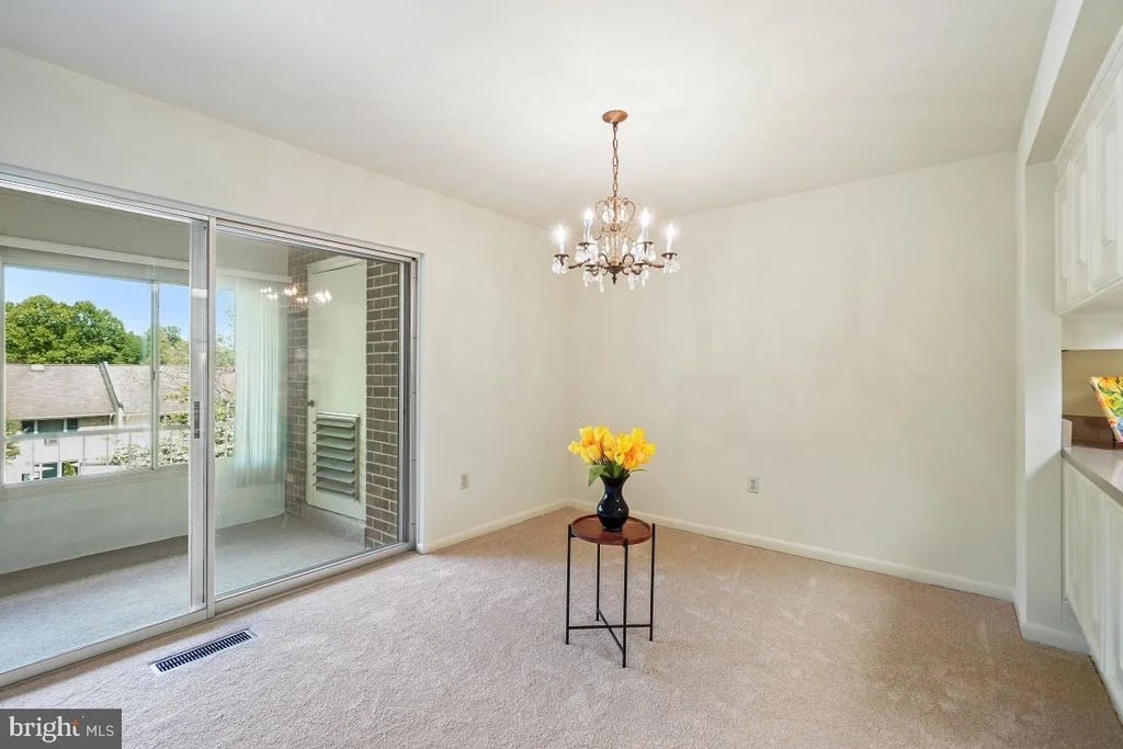 Photo of Unit 682A at 3320 GLENEAGLES DRIVE