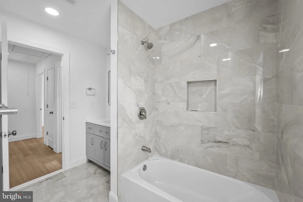 Photo of 492 ELLIS AVENUE