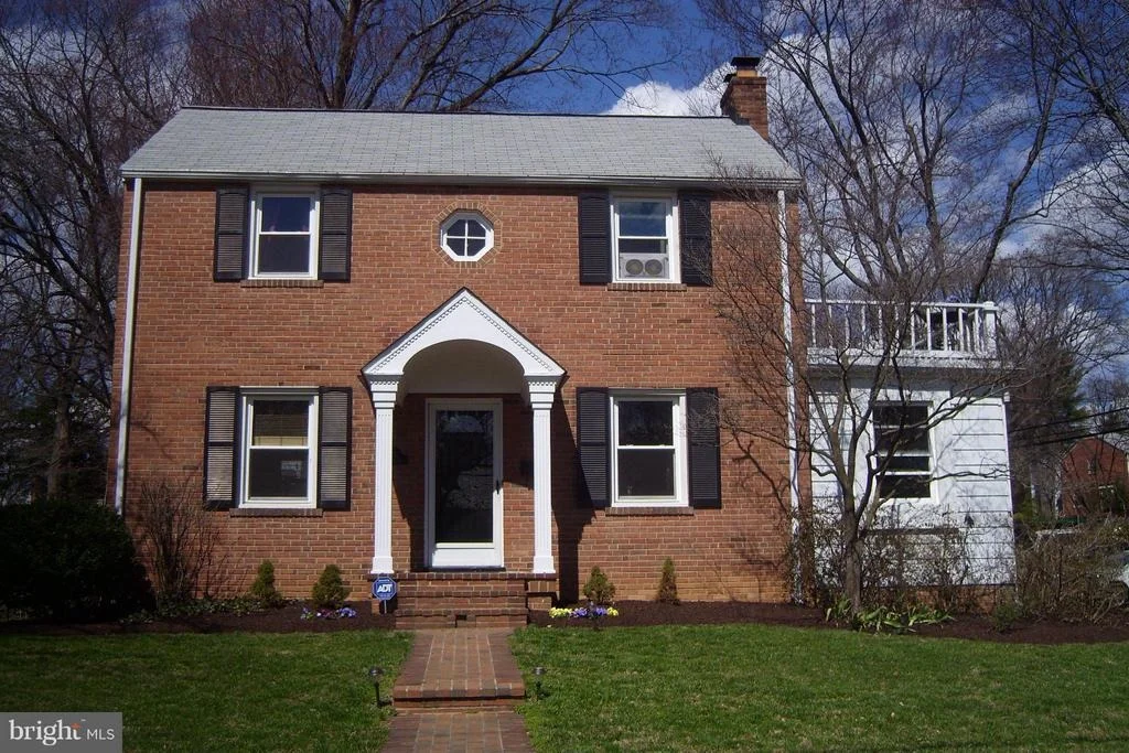 Photo of 221 WILLIAMSBURG DRIVE