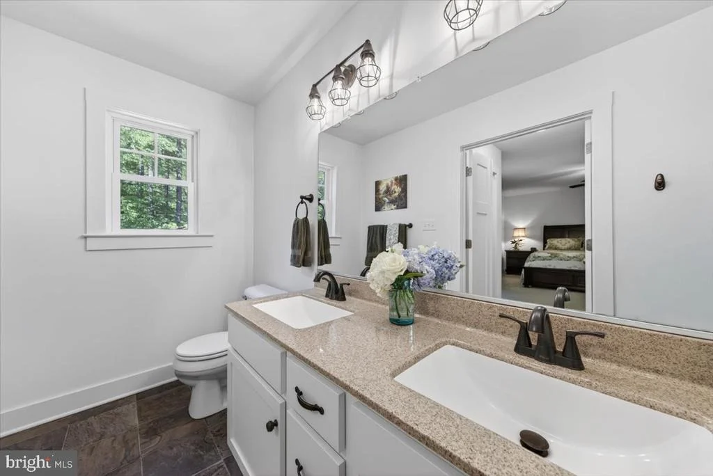 Photo of 844 MANCHESTER ROAD