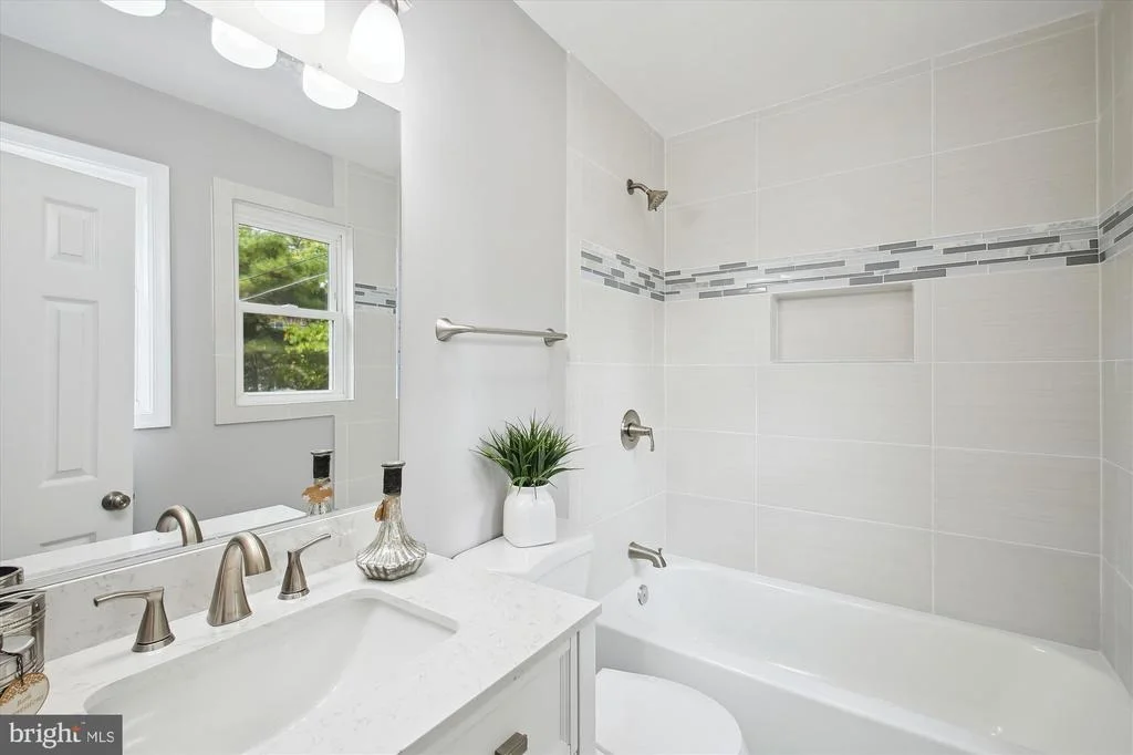 Photo of 8413 GENEVA ROAD