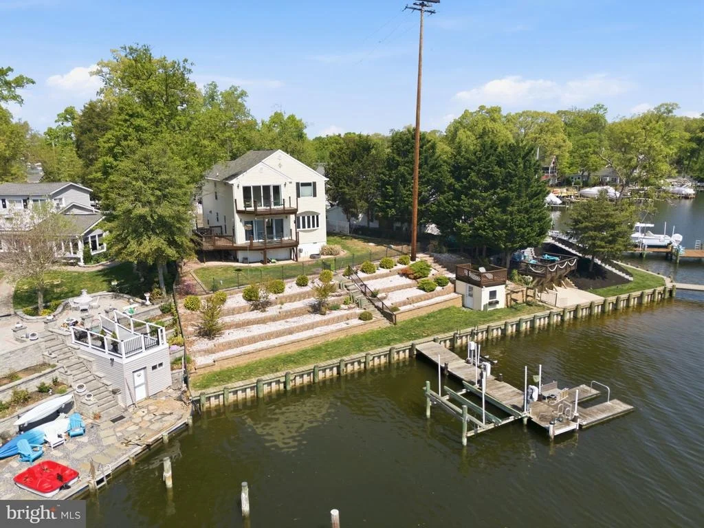 Photo of 426 RIVERSIDE DRIVE