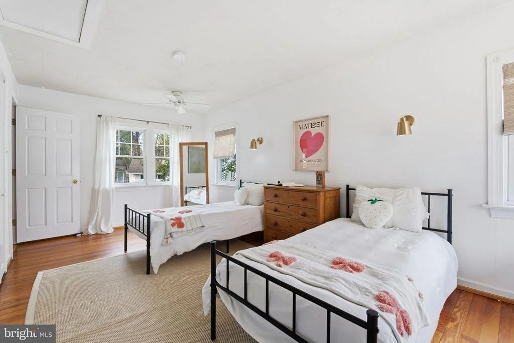 Photo of 1446 RIDGEWAY