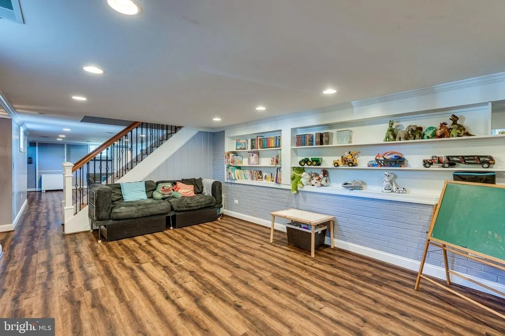 Photo of 8993 MEADOWVIEW DRIVE