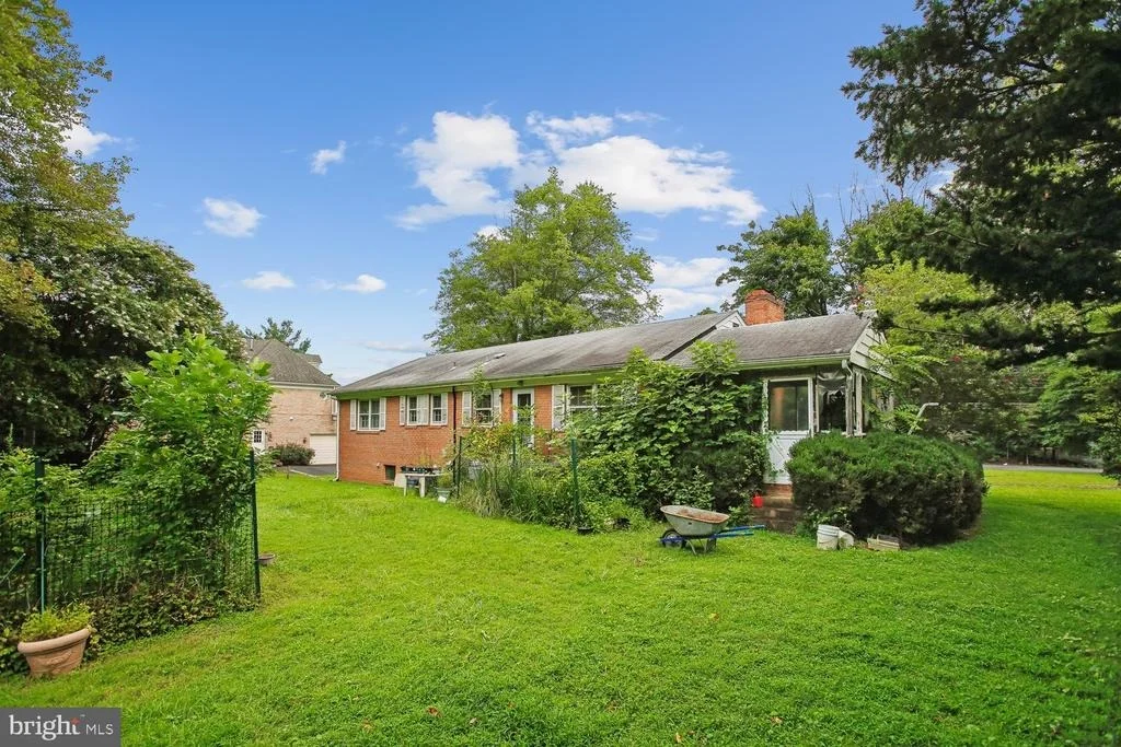 Photo of 2810 HILL ROAD