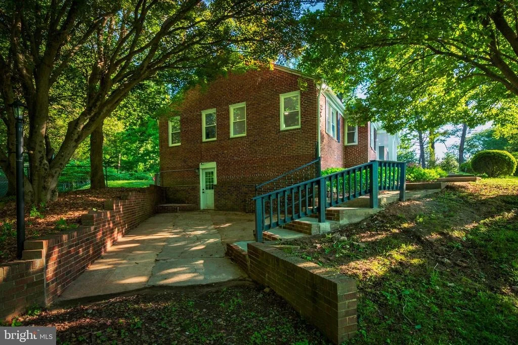Photo of 206 SHAW AVENUE