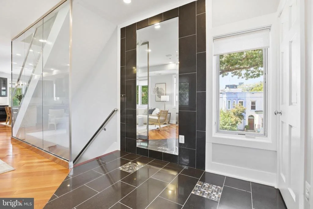 Photo of 915 3RD STREET NE