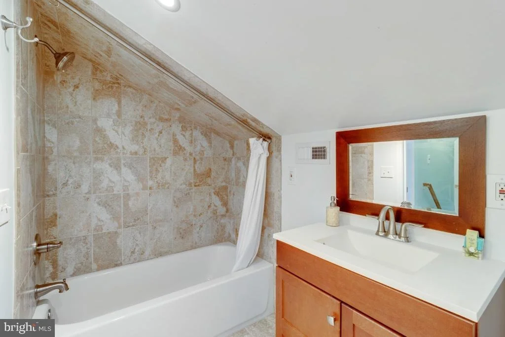 Photo of 903 ROBIN ROAD