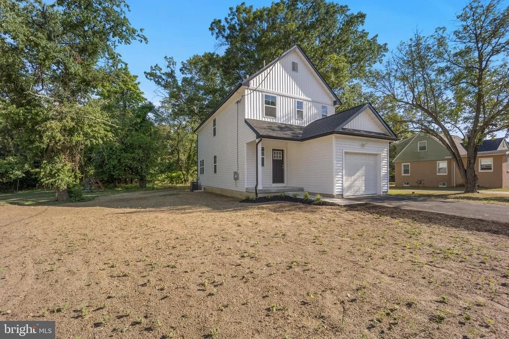 Photo of 492 ELLIS AVENUE