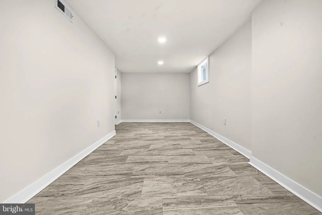 Photo of 703 NORTHWEST DRIVE