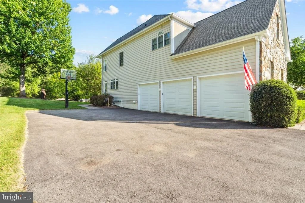 Photo of 12827 DOE LANE