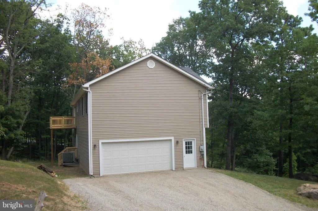 Photo of 401 BLUEBIRD TRL
