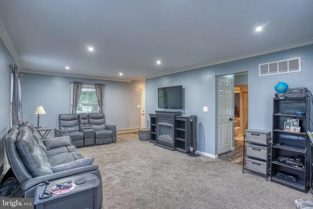 Photo of 103 S FAIRFIELD DRIVE