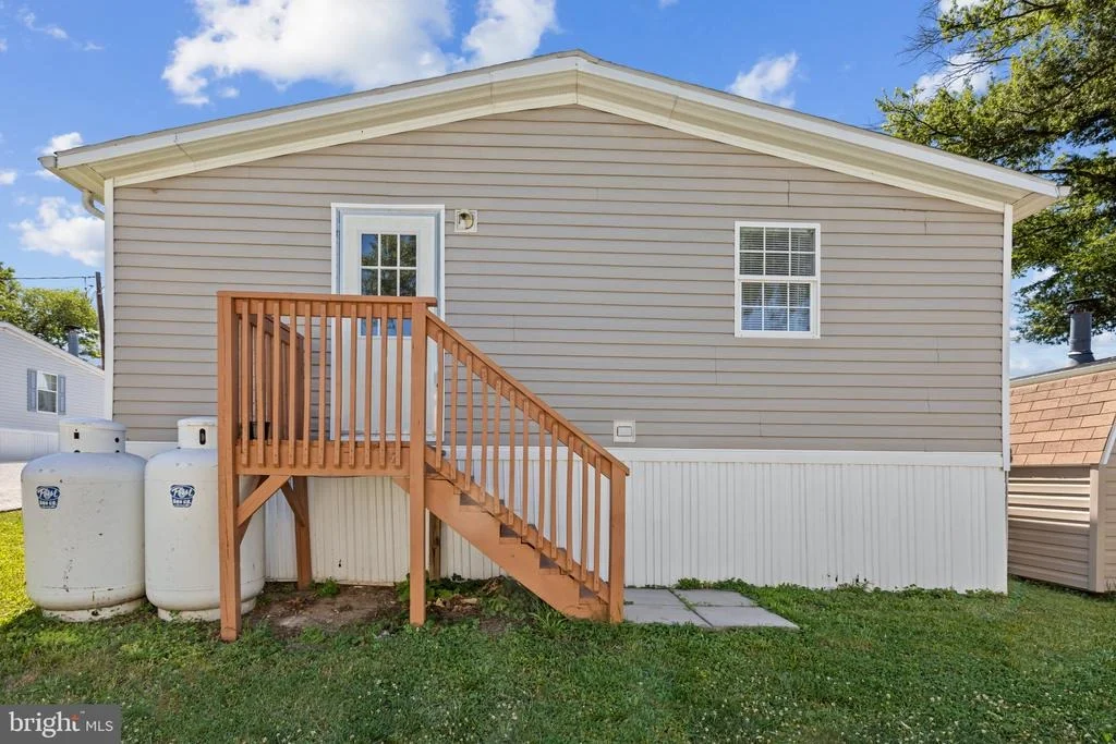 Photo of 43 MIDWAY AVENUE