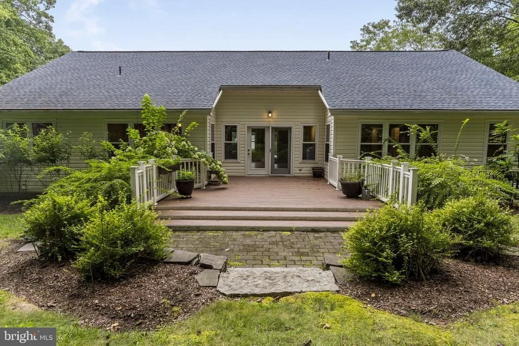 Photo of 8095 SETTLE COURT
