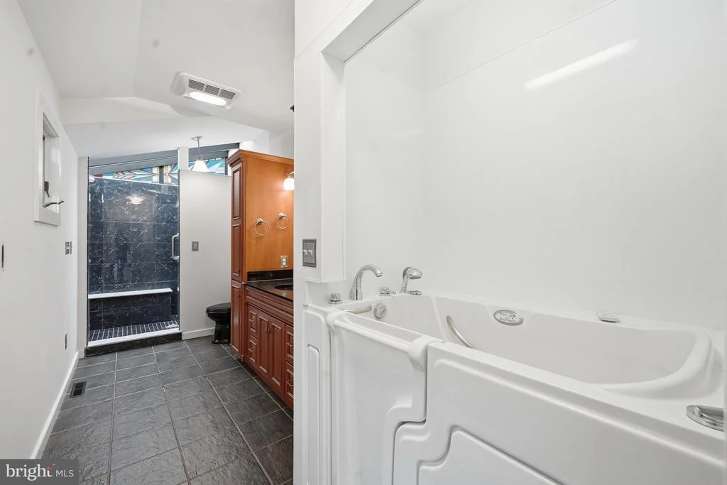 Photo of 606 KINGS HIGHWAY