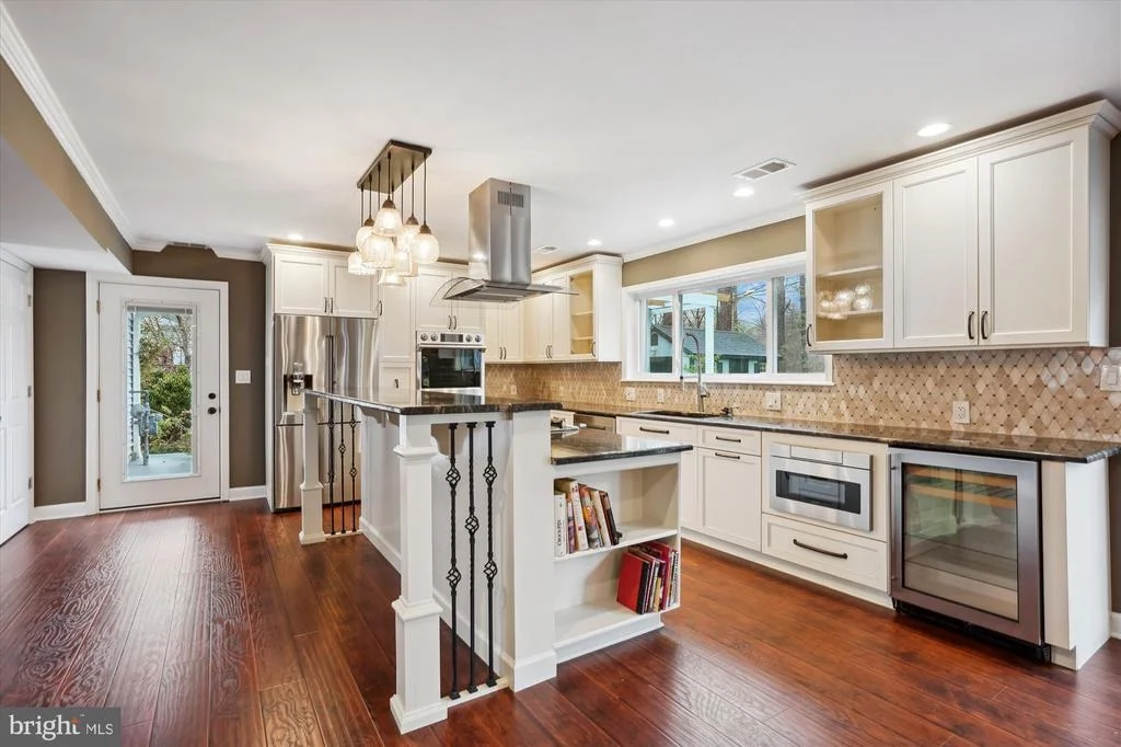 Photo of 5514 INVERCHAPEL ROAD