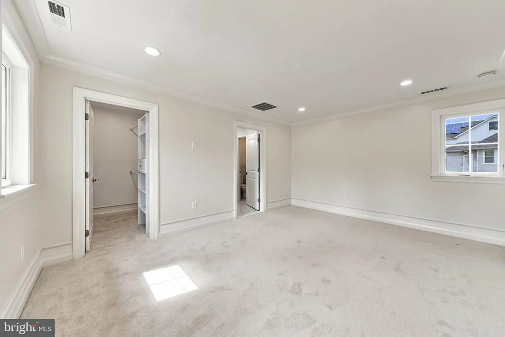 Photo of 230 E SUMMIT AVENUE