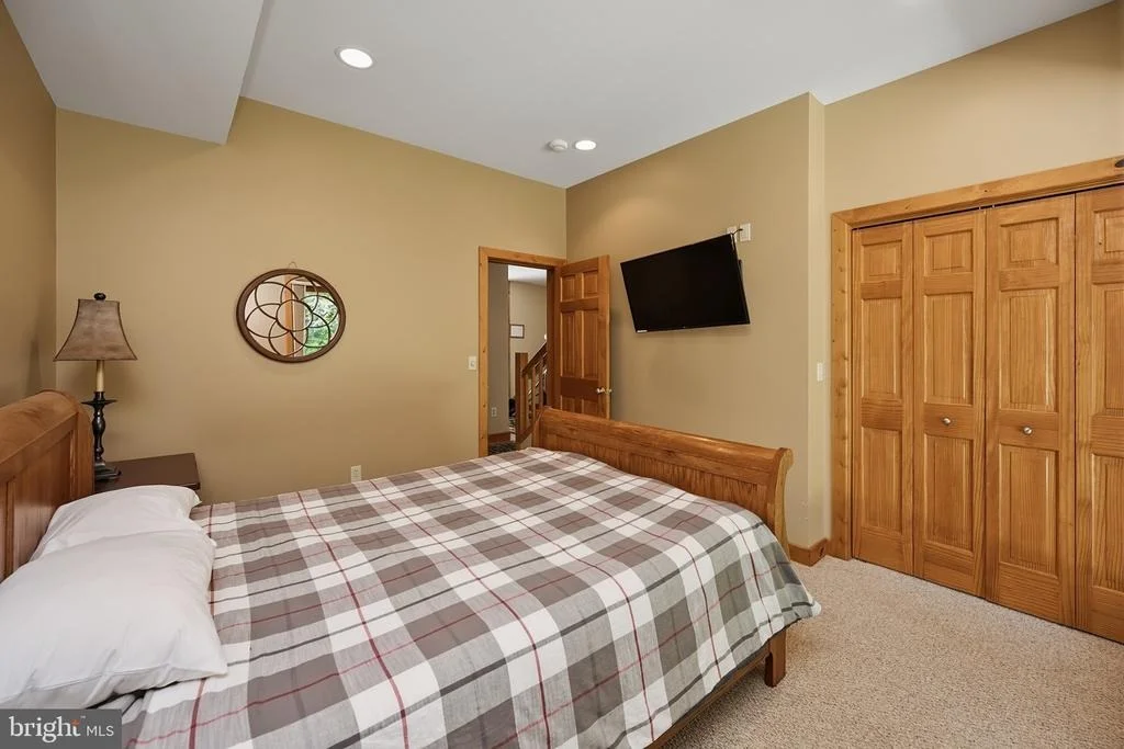Photo of 250 LAKE POINTE DRIVE