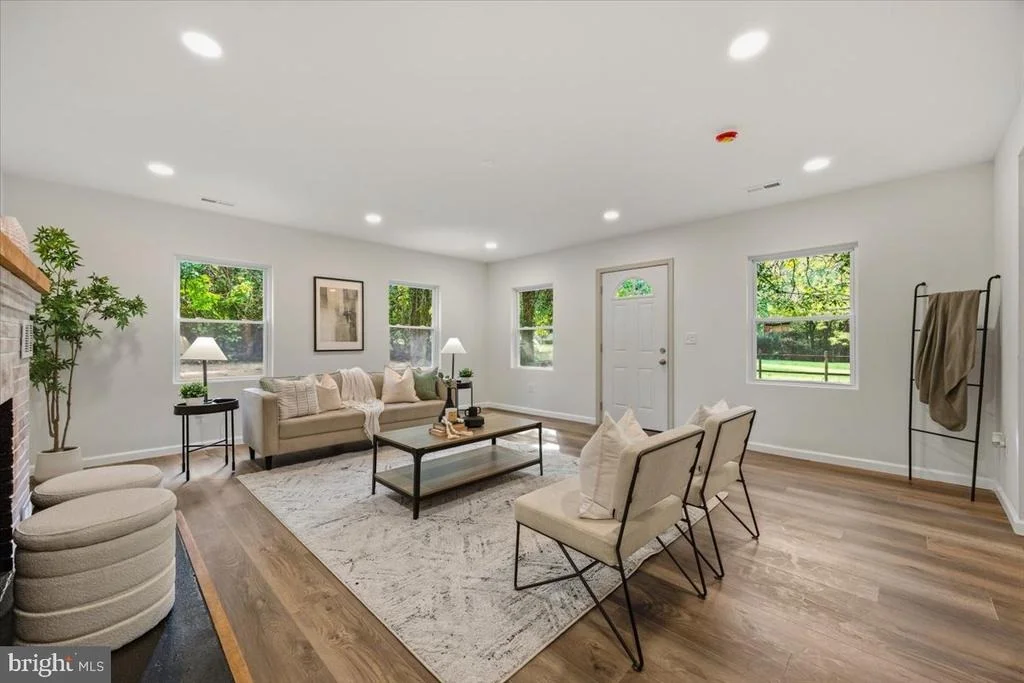 Photo of 714 E PASADENA ROAD