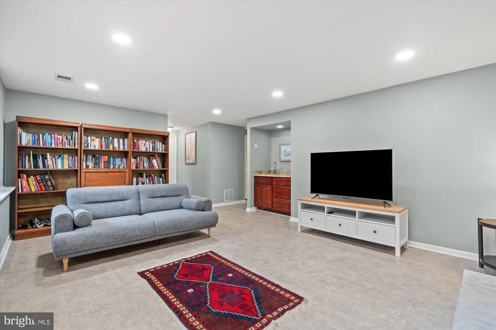 Photo of 8138 VIOLA STREET