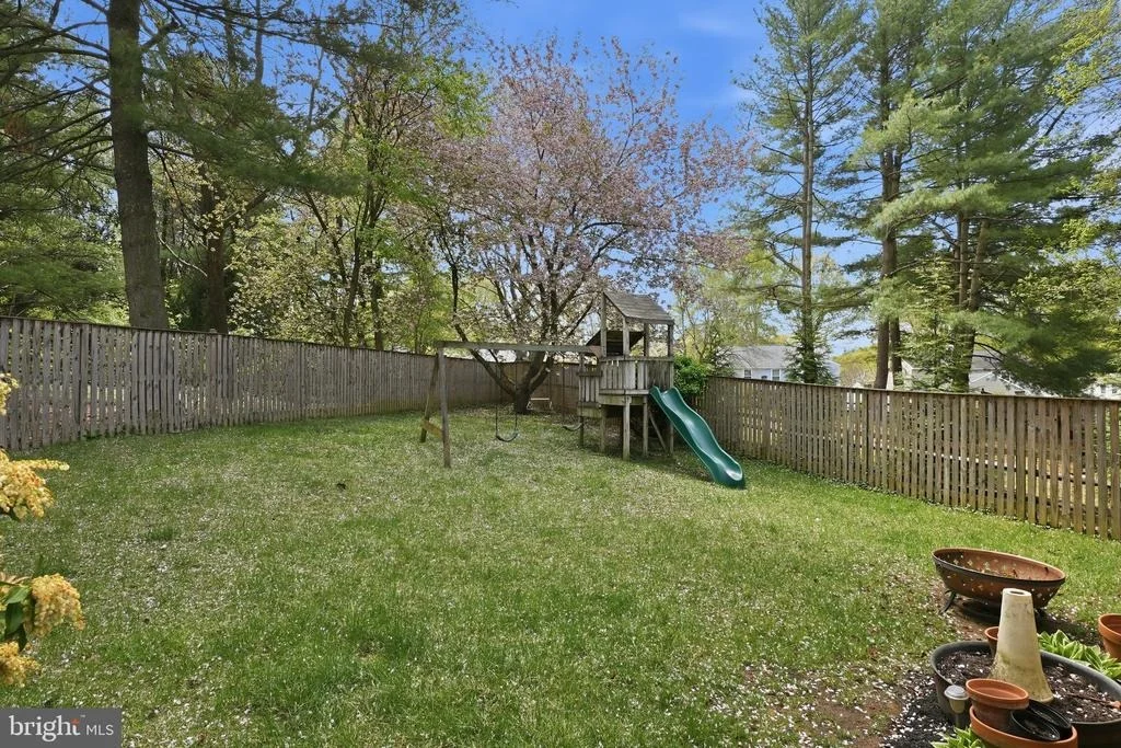 Photo of 289 COLLEGE MANOR DRIVE