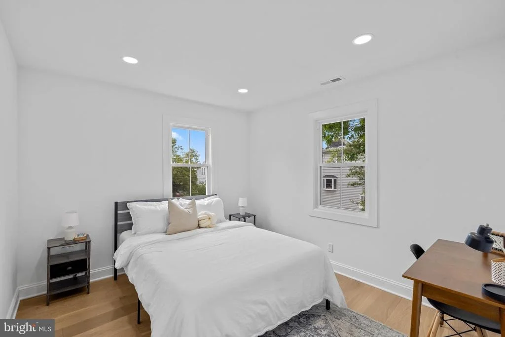 Photo of 536 ONEIDA PLACE NW