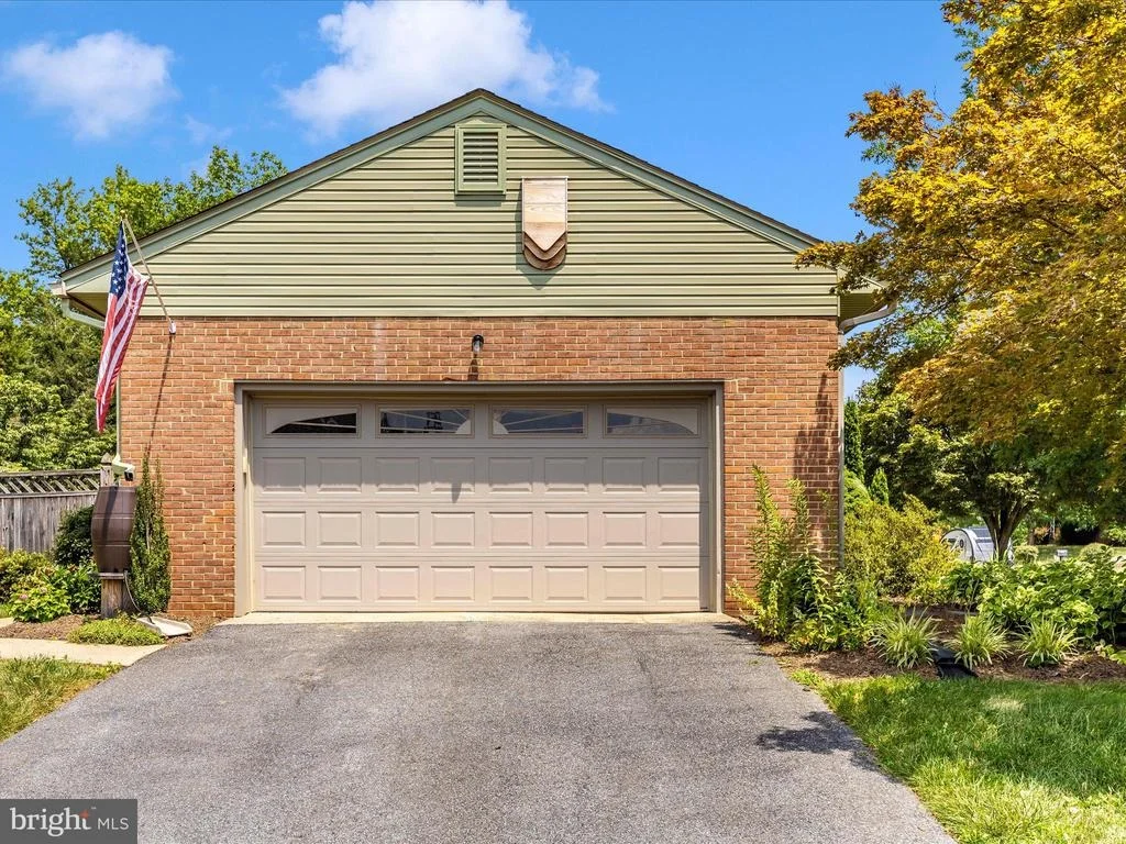 Photo of 201 CRESTVIEW COURT