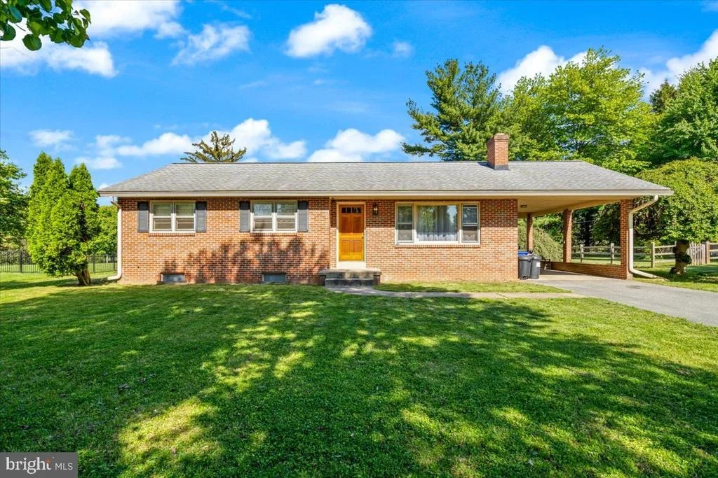 Photo of 8002 SUNNYBROOK COURT