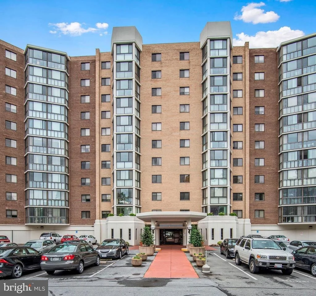 Photo of Unit 3814 at 15115 INTERLACHEN DRIVE