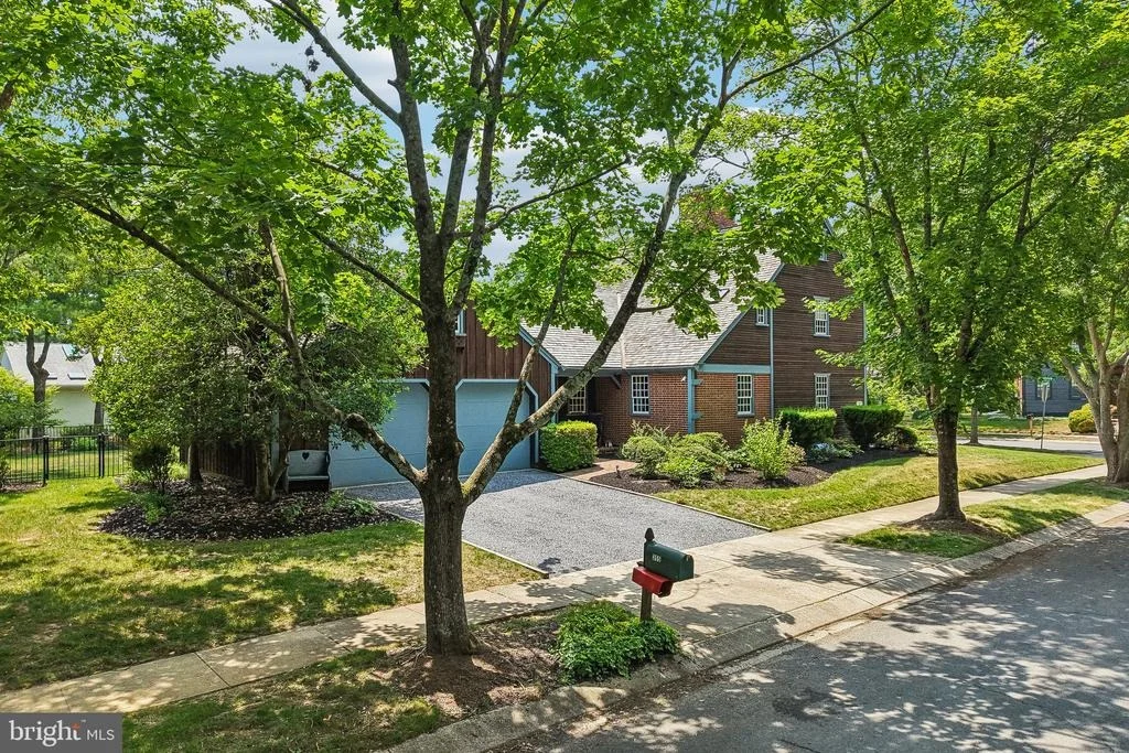 Photo of 355 BROADVIEW LANE