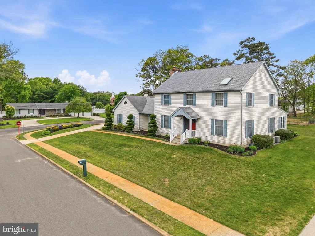 Photo of 1 MOSS VIEW LANE