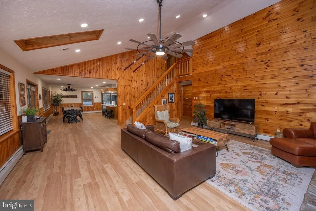 Photo of 526 GLEANINGS DRIVE