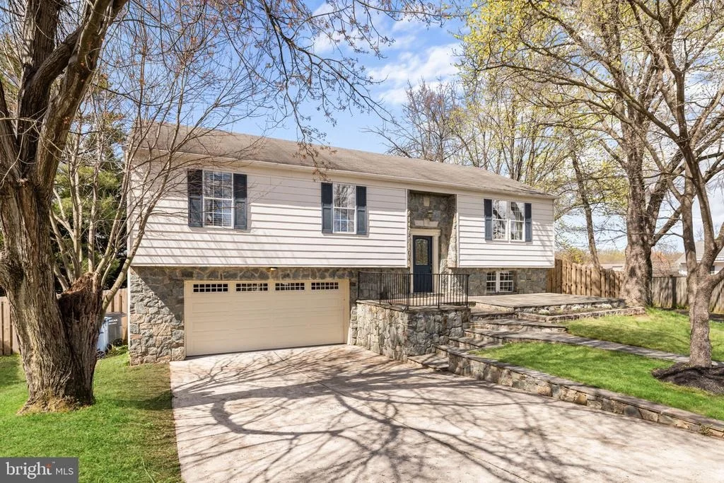 Photo of 6104 BROADWICK COURT