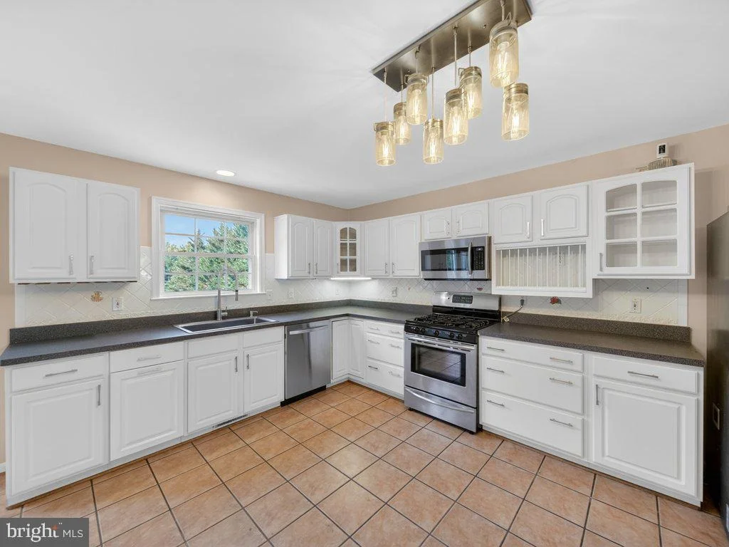 Photo of 9290 BAKER STREET