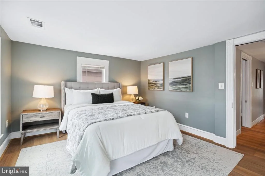 Photo of 218 5TH STREET W