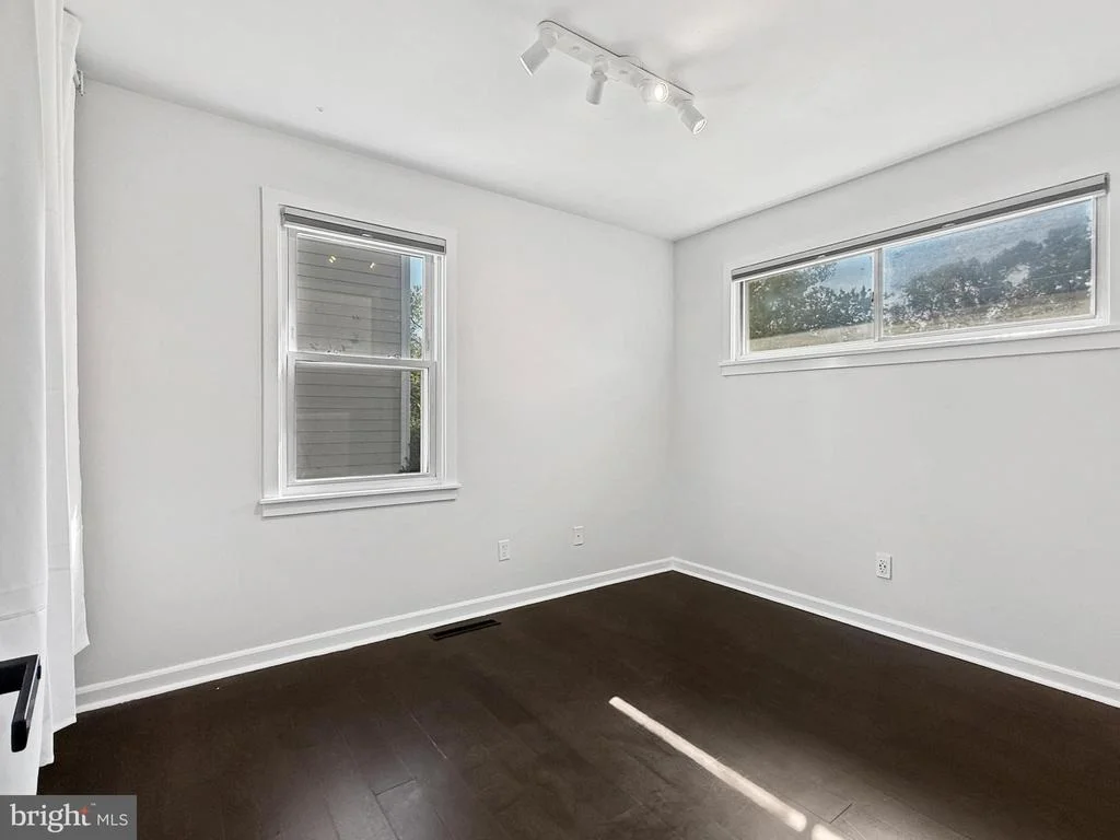 Photo of 1204 PARRISH DRIVE