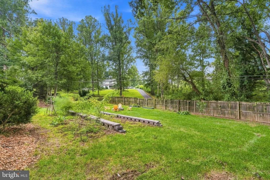 Photo of 7221 CLIFTON ROAD
