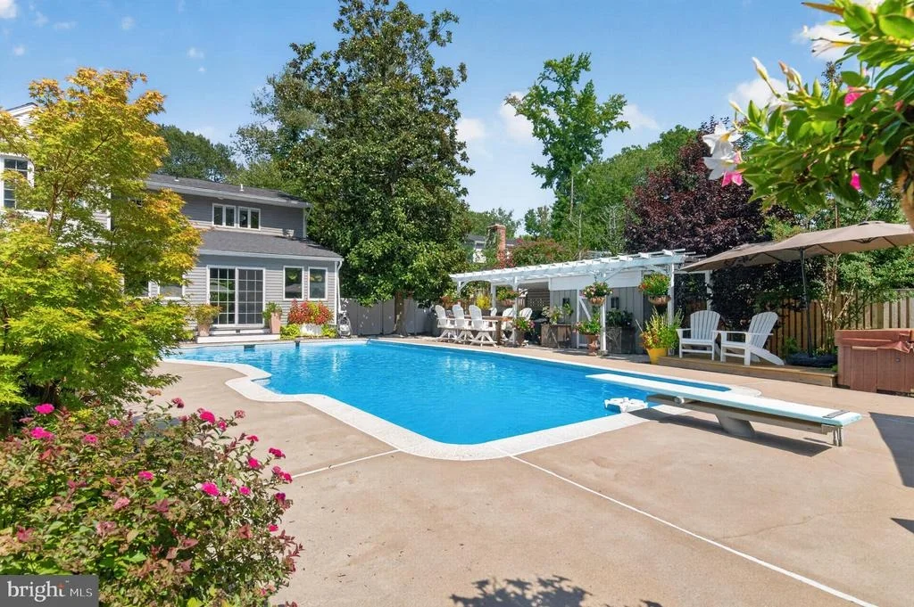 Photo of 1610 RIDOUT ROAD