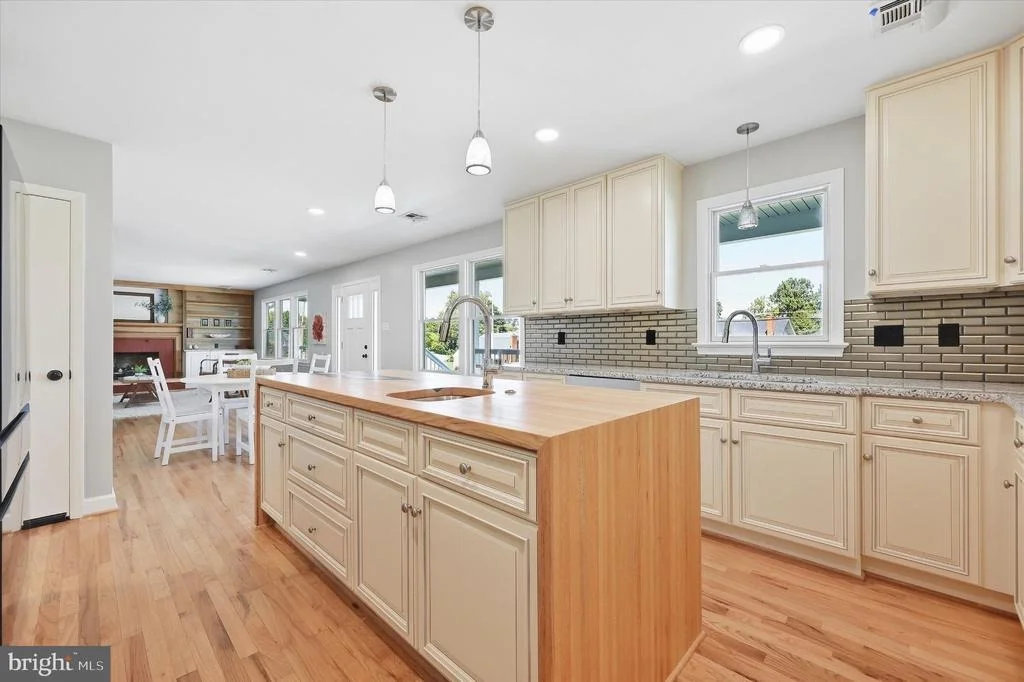 Photo of 403 W WILSON BOULEVARD