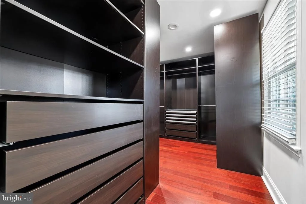 Photo of 6 CRESTVIEW COURT