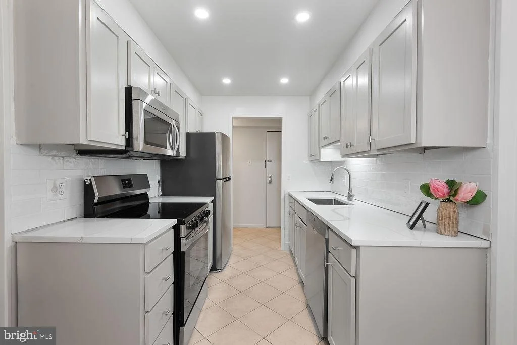Photo of Unit 602B at 11600 STONEVIEW SQUARE
